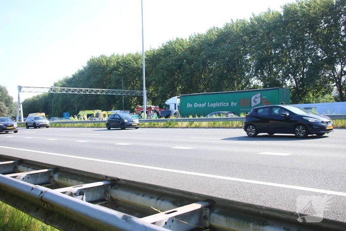 Snelweg dicht door verkeersongeval
