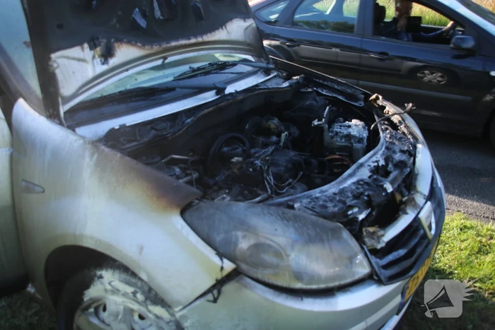 Auto zwaar beschadigd door brand