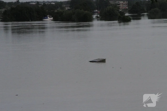 Overstromingen door stijgend water in de maas