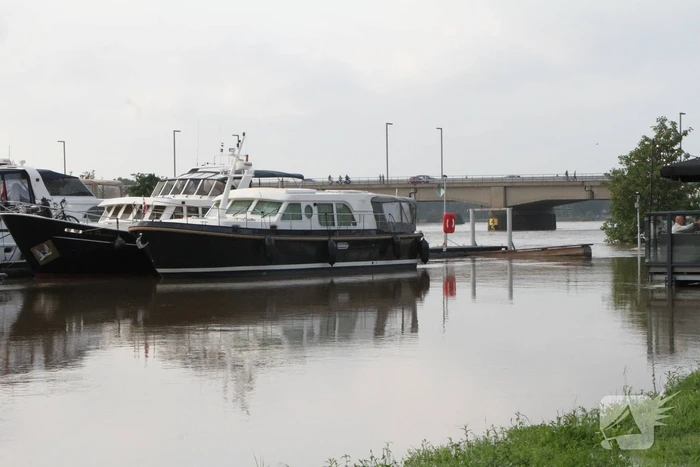 Overstromingen door stijgend water in de maas