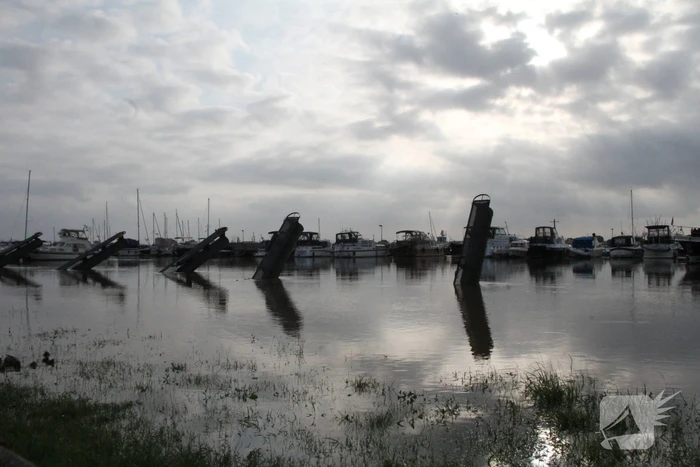 Overstromingen door stijgend water in de maas