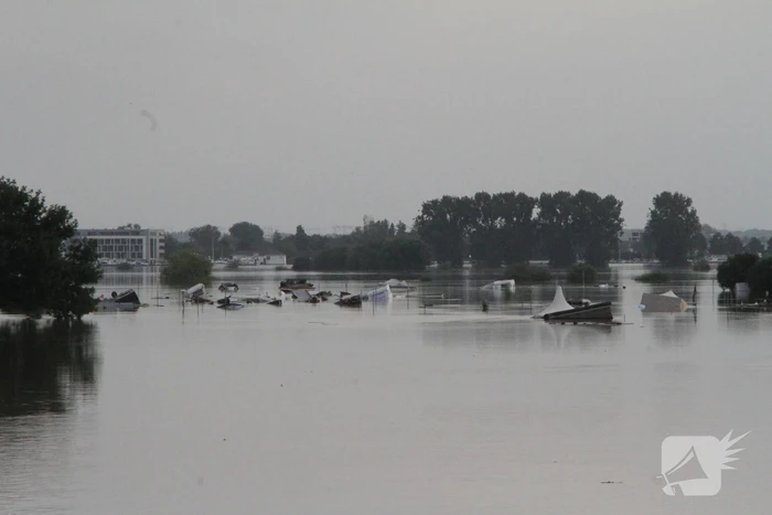 Overstromingen door stijgend water in de maas