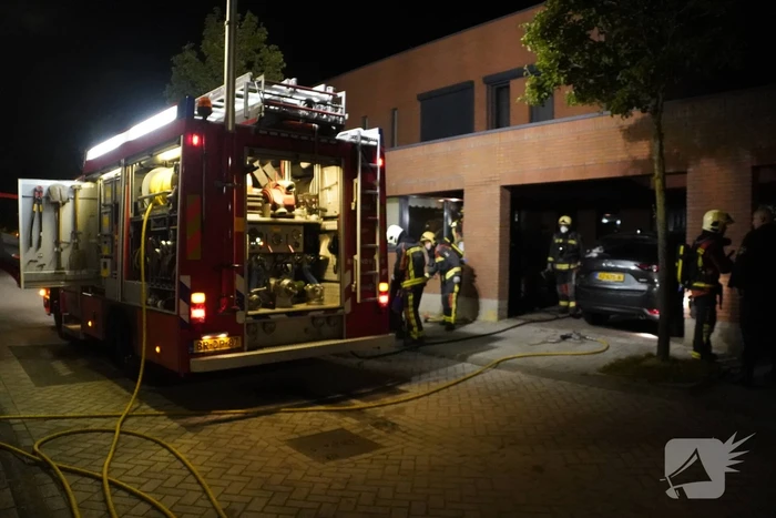Brandweer blust brandende powerbank