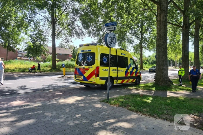 Scooterrijder onderuit door ontbrekende stoeptegel