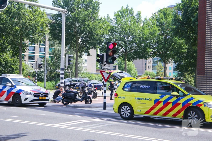 Scooterrijders botsen op fietspad