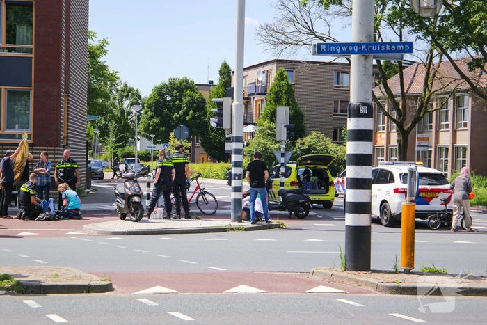 Scooterrijders botsen op fietspad