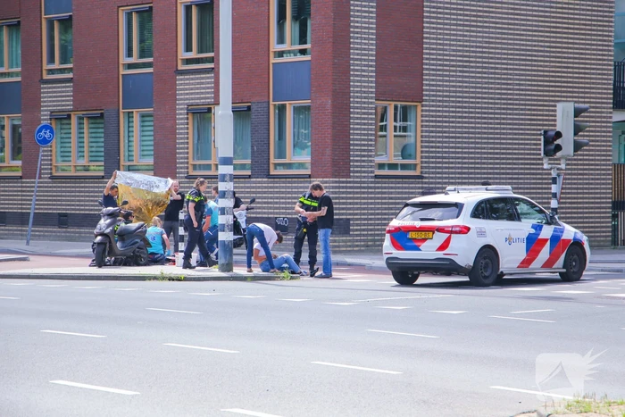Scooterrijders botsen op fietspad