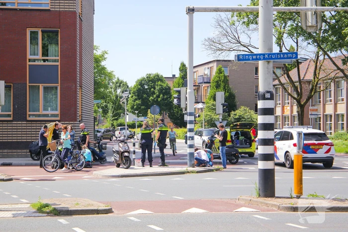Scooterrijders botsen op fietspad