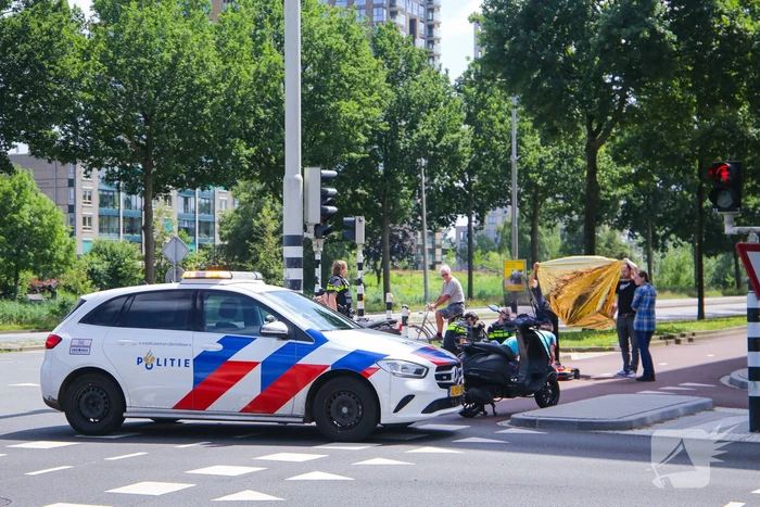 Scooterrijders botsen op fietspad