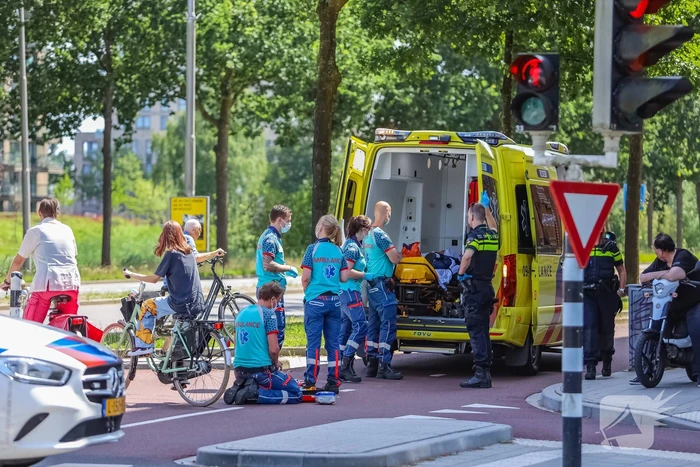 Scooterrijders botsen op fietspad