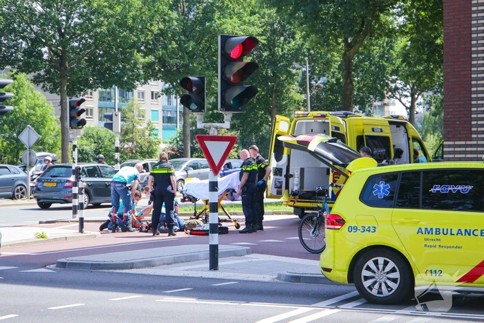 Scooterrijders botsen op fietspad