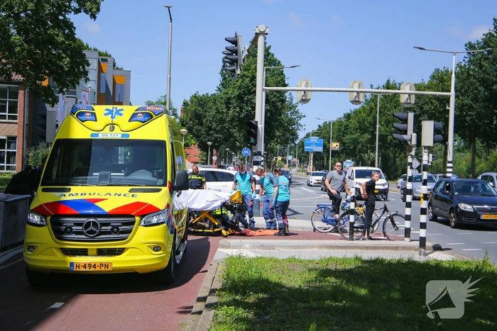 Scooterrijders botsen op fietspad