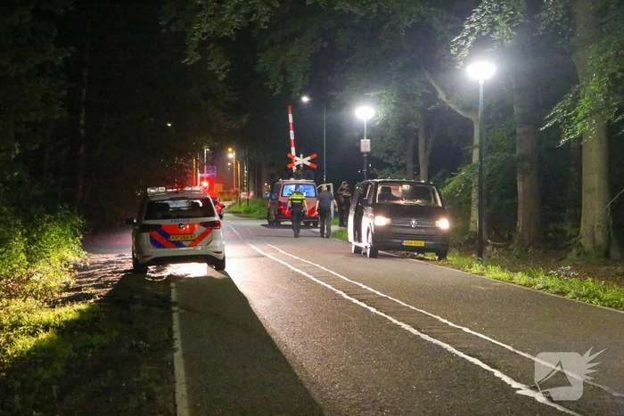 Politie zoekt naar vermist minderjarig meisje in bos