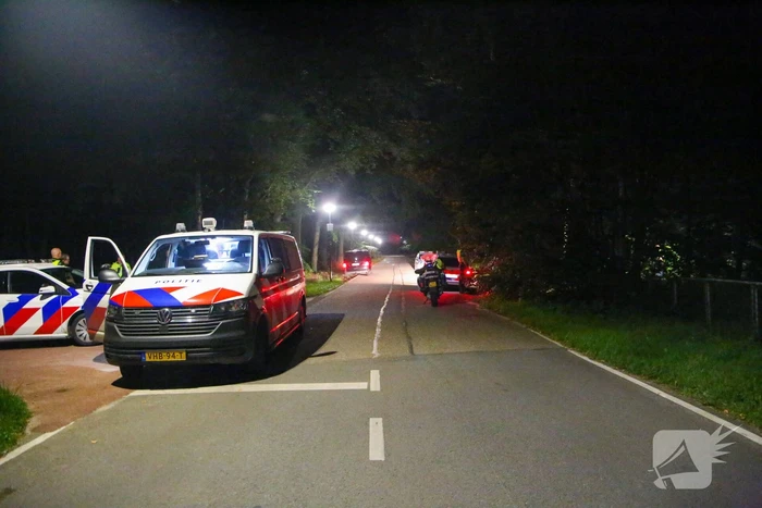 Politie zoekt naar vermist minderjarig meisje in bos