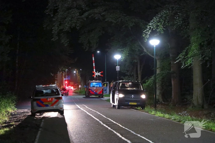 Politie zoekt naar vermist minderjarig meisje in bos