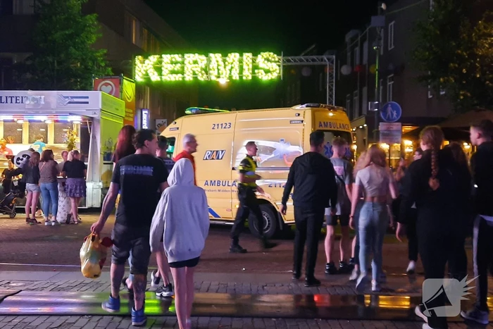 Persoon bewusteloos op kermisterrein
