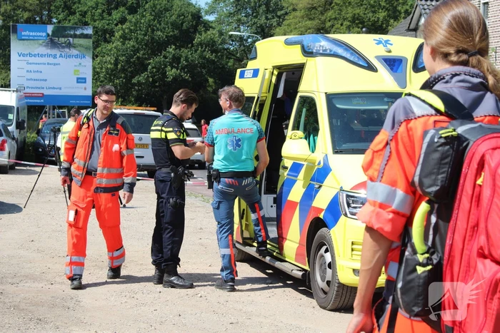 Persoon te water bij overstromingen