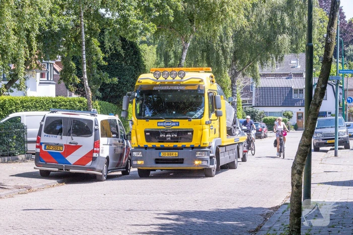 Auto's botsen op kruising