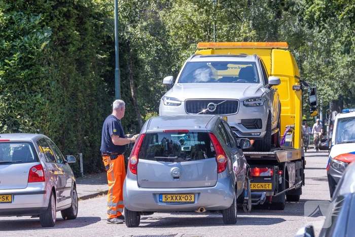 Auto's botsen op kruising