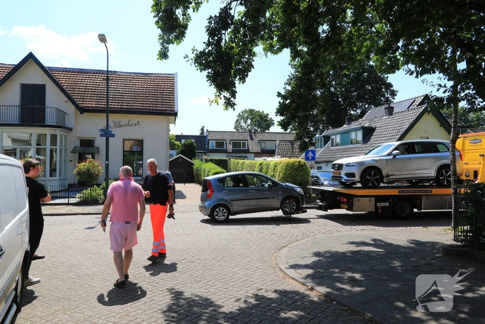 Auto's botsen op kruising