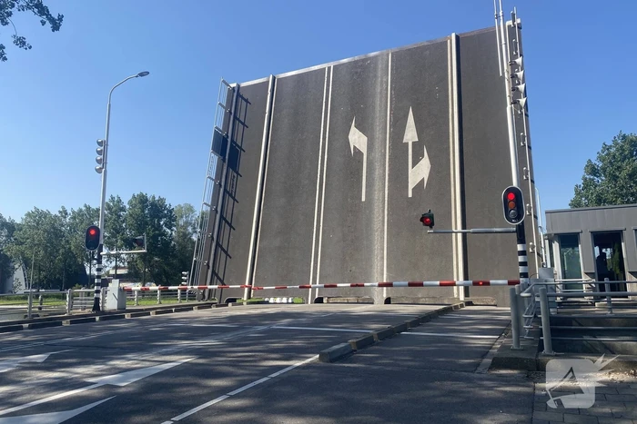 Geen verkeer mogelijk door kapotte brug