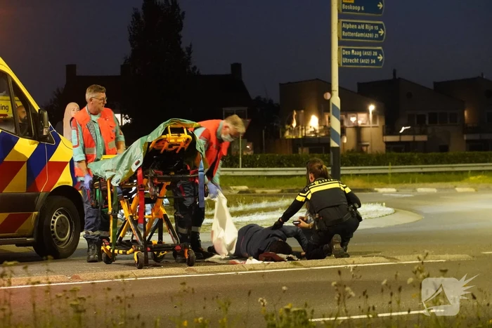 Scooterrijder gewond op rotonde