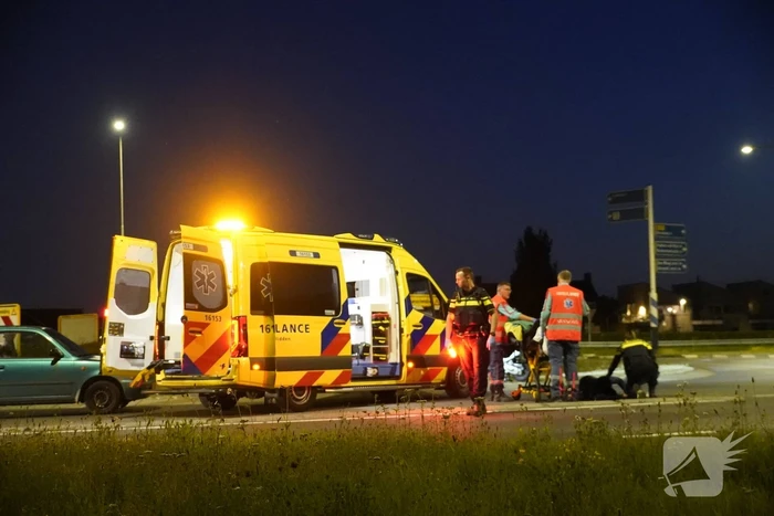 Scooterrijder gewond op rotonde