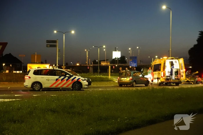Scooterrijder gewond op rotonde