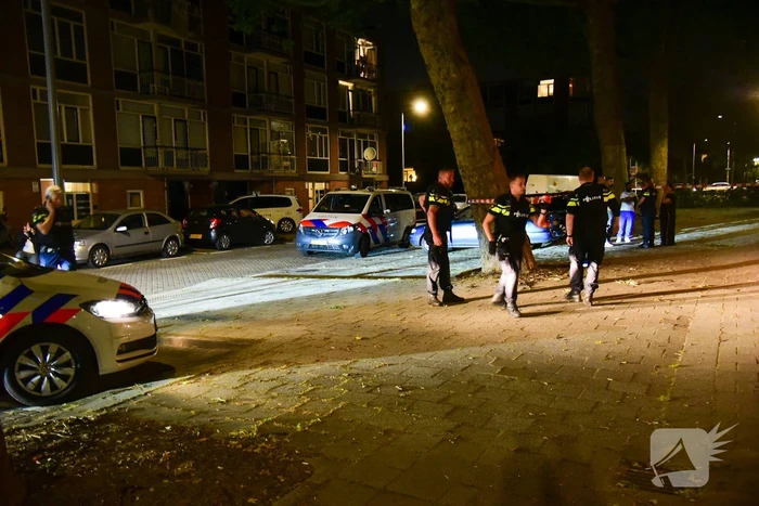 Man zwaargewond na schietpartij op straat