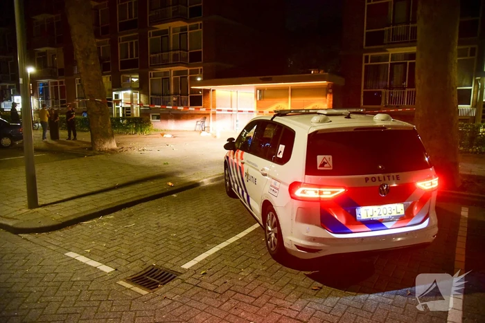 Man zwaargewond na schietpartij op straat