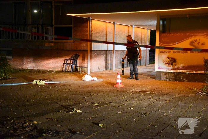 Man zwaargewond na schietpartij op straat