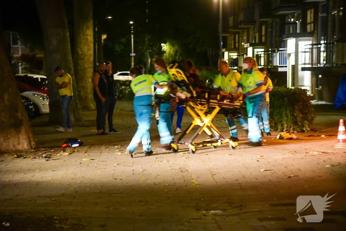Man zwaargewond na schietpartij op straat