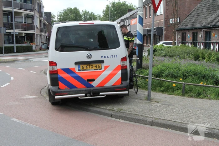 Wielrenner aangereden op rotonde
