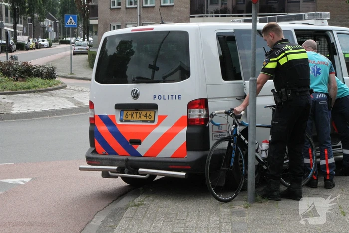 Wielrenner aangereden op rotonde