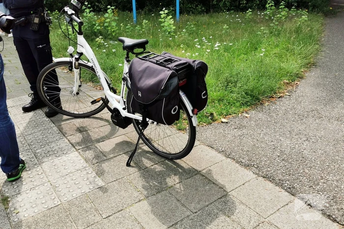 Scooterrijder gaat er vandoor na botsing met fietser