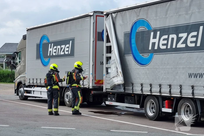 Vrachtwagen lekt liters gevaarlijke stoffen op parkeerplaats