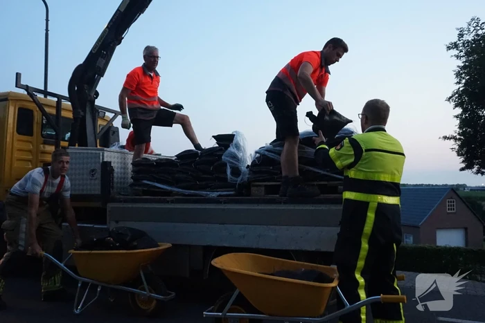 Brandweer helpt bij overstroming in woningen