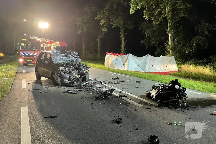 Motorrijder overleden bij zeer ernstig ongeval