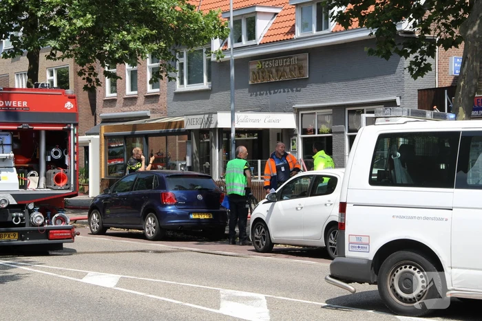 Zwarte rookwolken bij grote uitslaande woningbrand