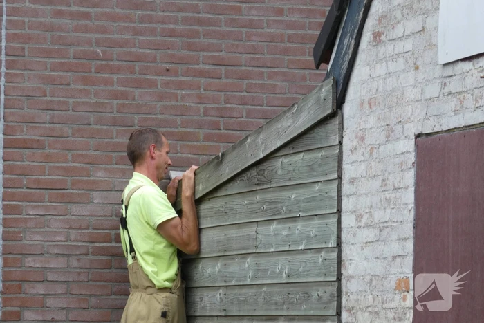 Kitten kiest het hazenpad bij reddingspoging