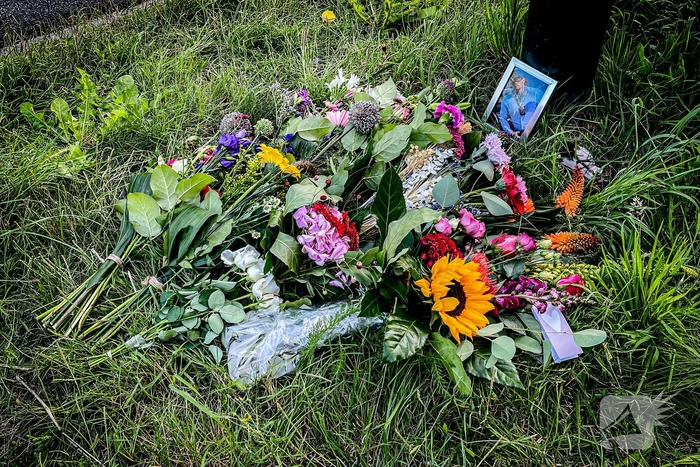 Bloemen neergelegd voor omgekomen motorrijder (32)
