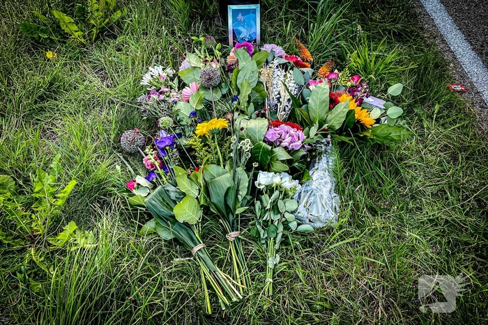 Bloemen neergelegd voor omgekomen motorrijder (32)