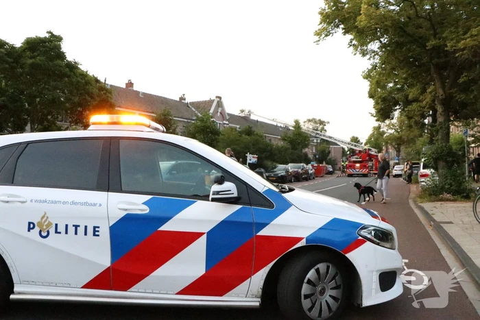 Hevige brand in dak van woning