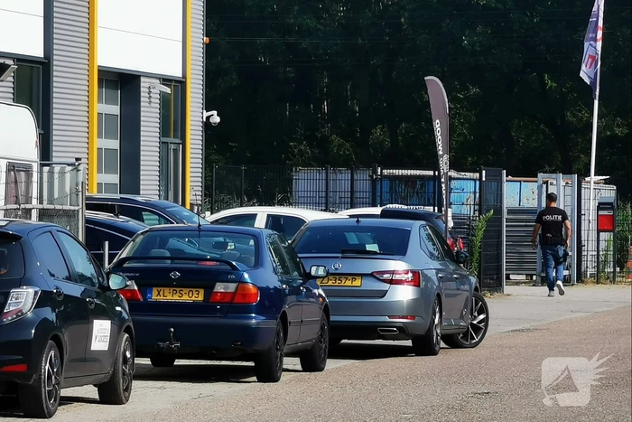 Politie en FIOD doen inval in bedrijfspand