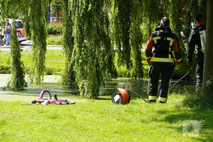 Duikers ingezet na achtergelaten kinderfiets langs waterkant