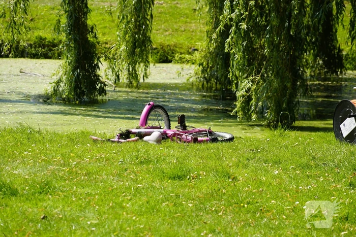 Duikers ingezet na achtergelaten kinderfiets langs waterkant