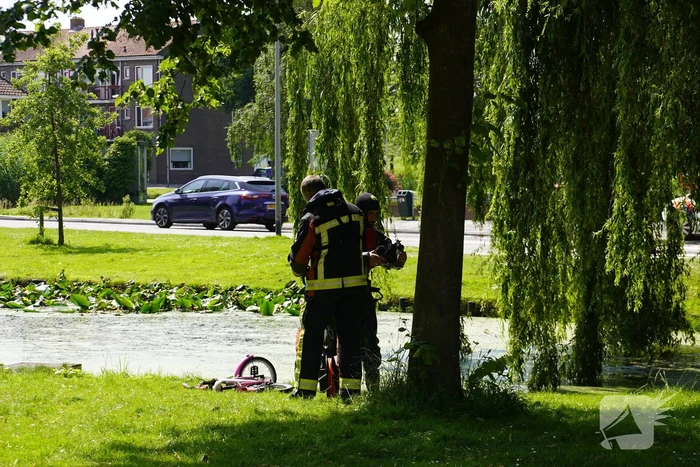 Duikers ingezet na achtergelaten kinderfiets langs waterkant