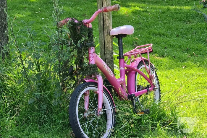 Duikers ingezet na achtergelaten kinderfiets langs waterkant