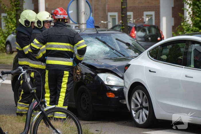 Kop-staart botsing bij oversteekplaats in Potmargezone