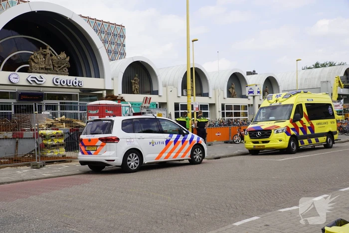 Donker getinte man gezocht na beroving NS-station